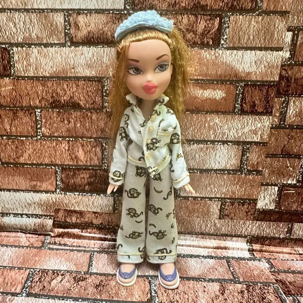 MGA Entertainment  vintage Bratz Cloe doll